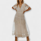 Helena - Robe midi Lacey avec décolleté en V