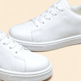 Baskets blanches minimalistes – Parfaites pour toutes les occasions