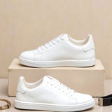 Baskets blanches minimalistes – Parfaites pour toutes les occasions